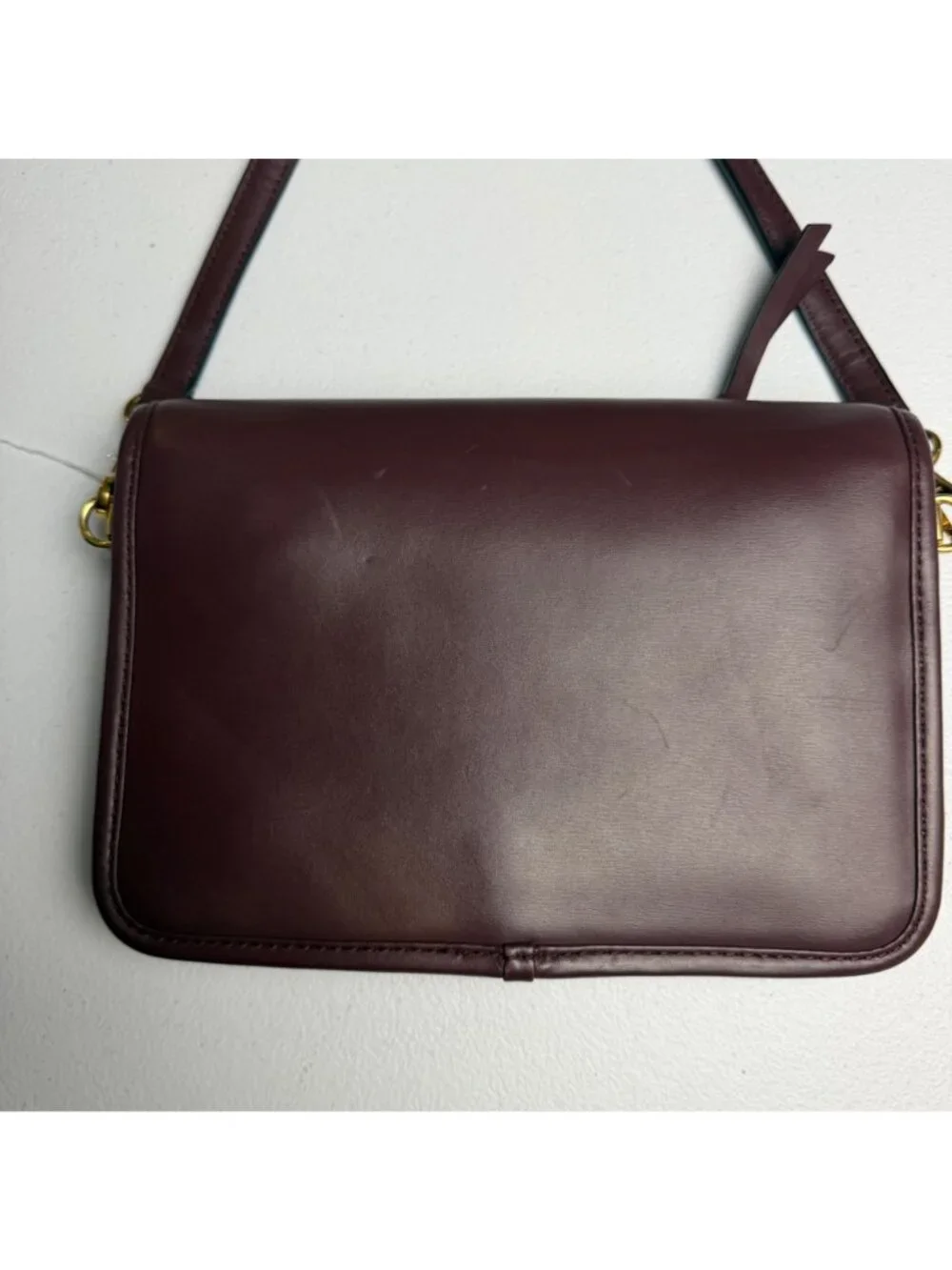 Marc Jacobs scratches leather